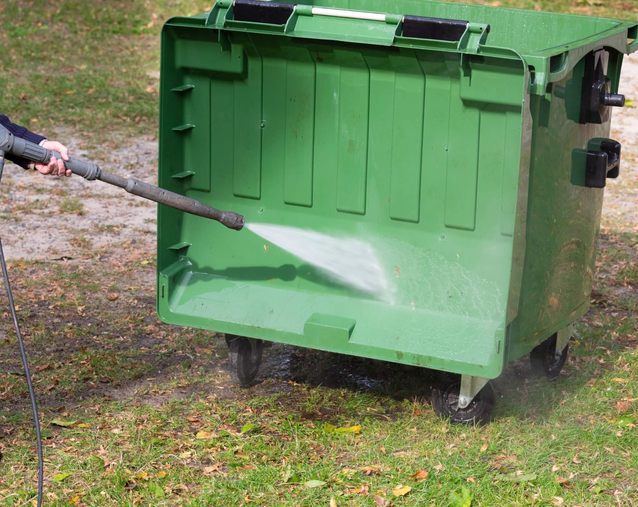 Vi tvättar era sopkärl