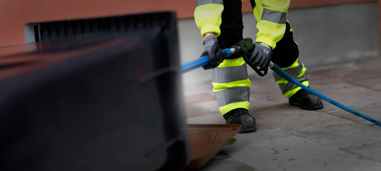 Vi tvättar era sopkärl